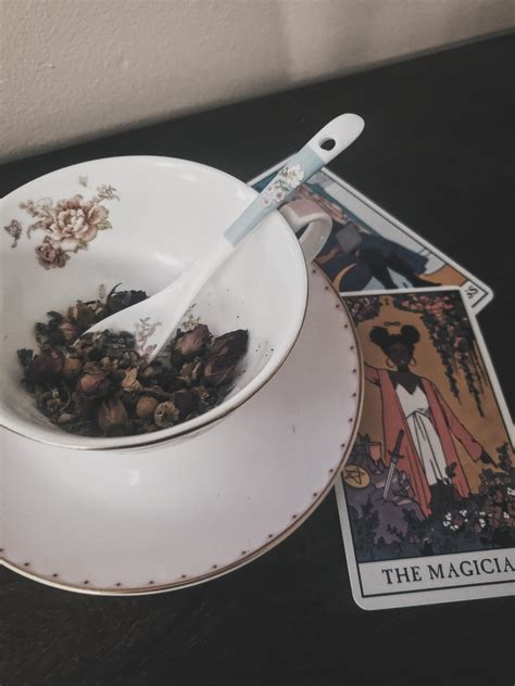 Discovering the Wisdom of the Kitchen Witch Tarot
